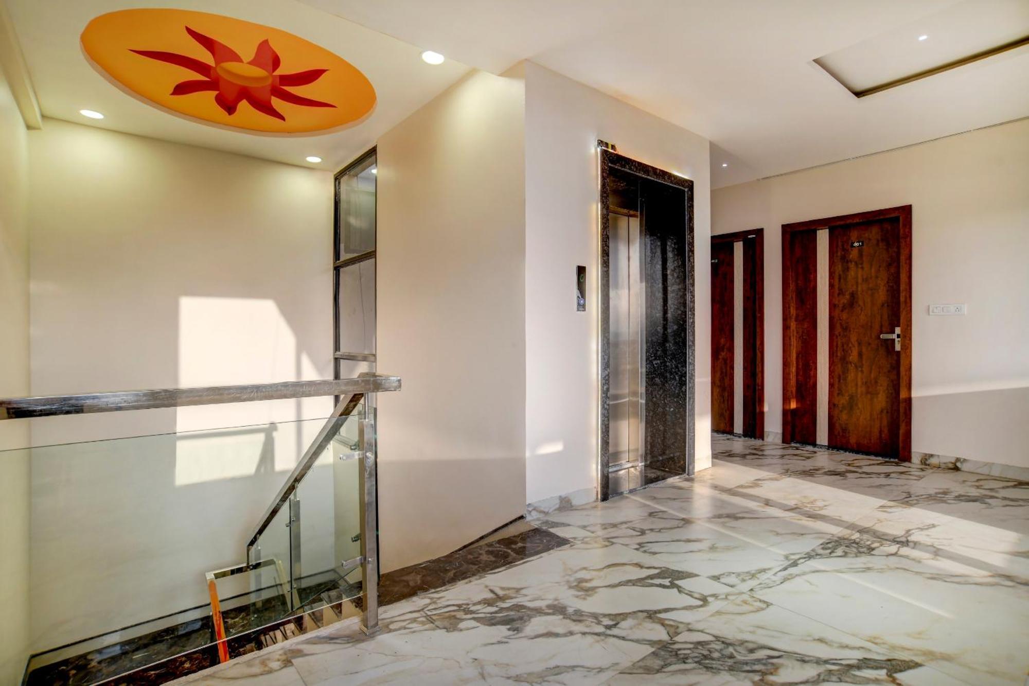 Capital O Abri Krishna Hotel Indore Ngoại thất bức ảnh